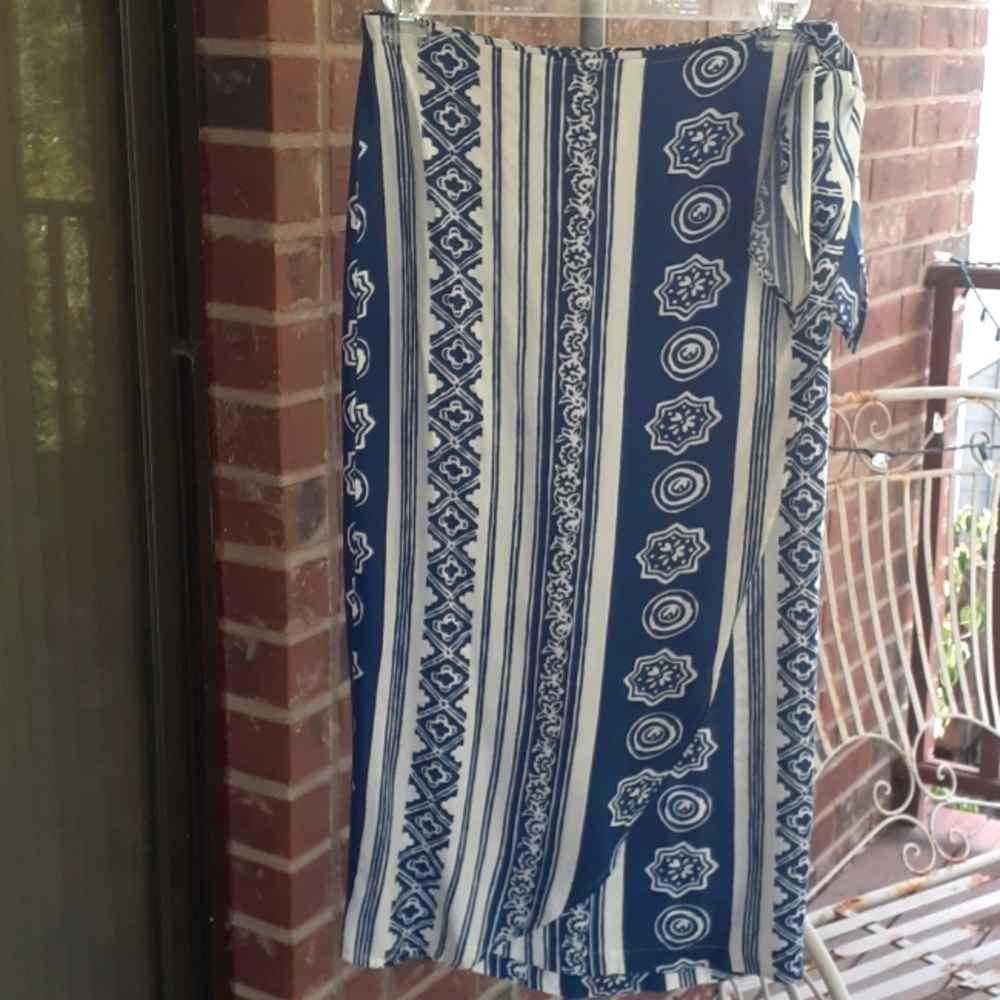 SOSTANZA wraparound Skirt misses 13/14 button at waist, then ties together